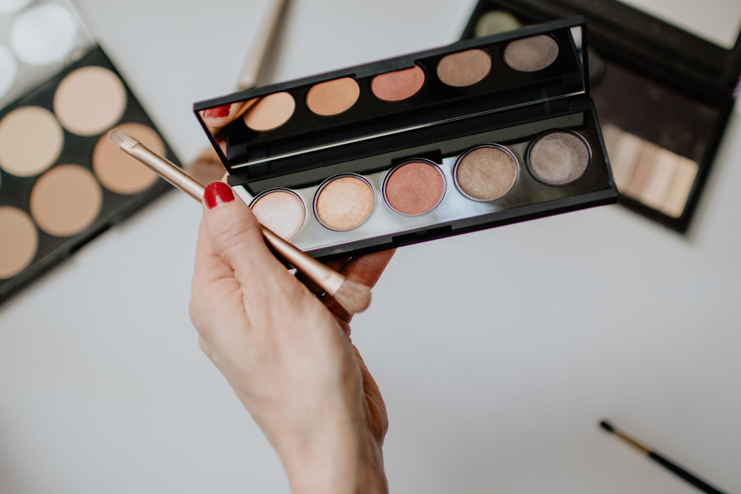 woman's hand holding a makeup palette